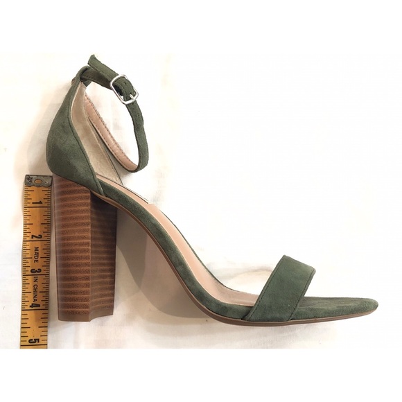 CARRSON Chunky Heeled Sandal - Picture 12 of 14